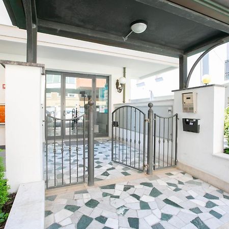 Residence Villa Dei Pini リミニ エクステリア 写真